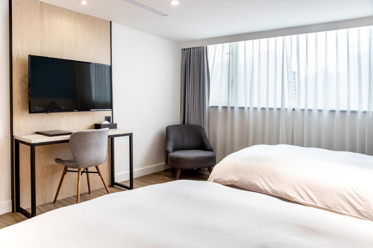 Hub Hotel Taoyuan Buitenkant foto